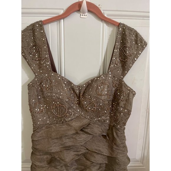 Ignite Evenings by Carollin greenish grey beaded sequined evening gown size 10 - Picture 2 of 13